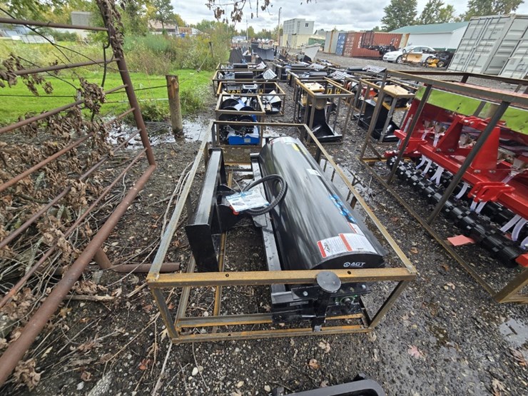 agt-ssab-72-skid-steer-rotary-broom-image-2