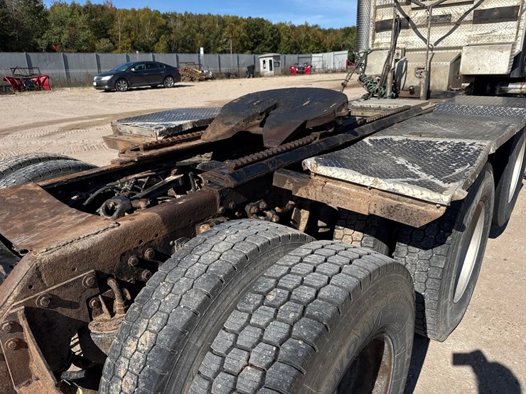 2005-kenworth-t800-image-44