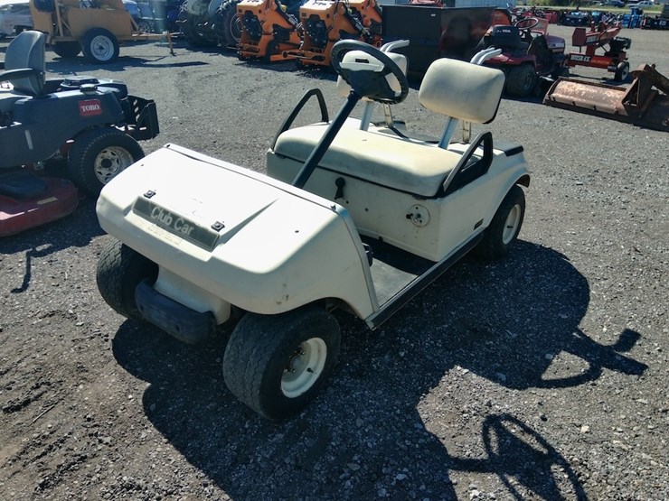 club-car-ds-golf-cart-image-1