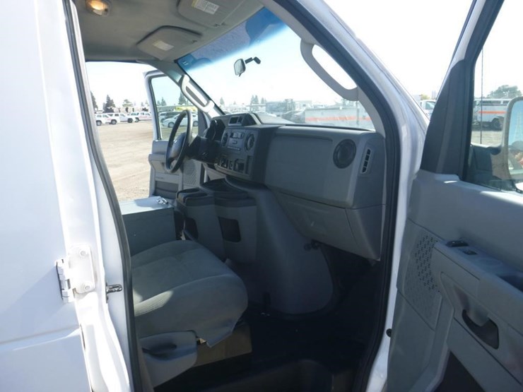2011-ford-cargo-image-6