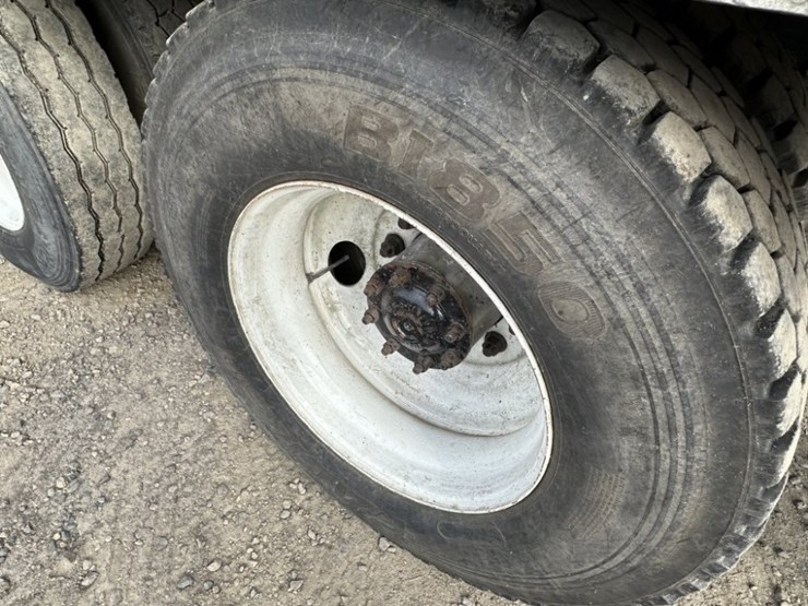 2008-sterling-l9500-image-13
