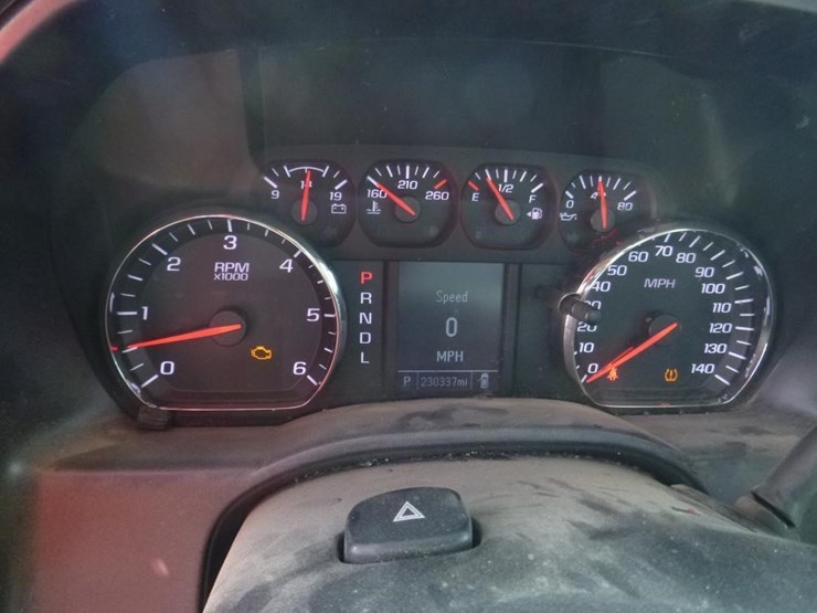 2018-chevrolet-1500-image-13