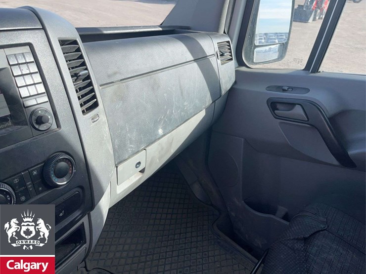 2016-mercedes-benz-sprinter-3500-image-17