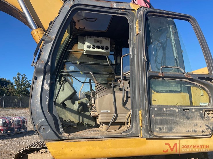 deere-330c-lc-image-17