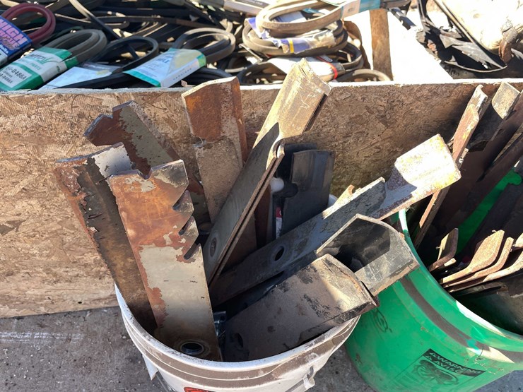 #1825-•-misc.-belts-and-mower-blades-image-12
