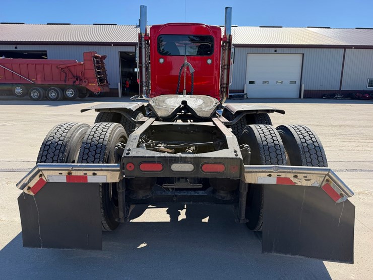2020-peterbilt-389-image-4