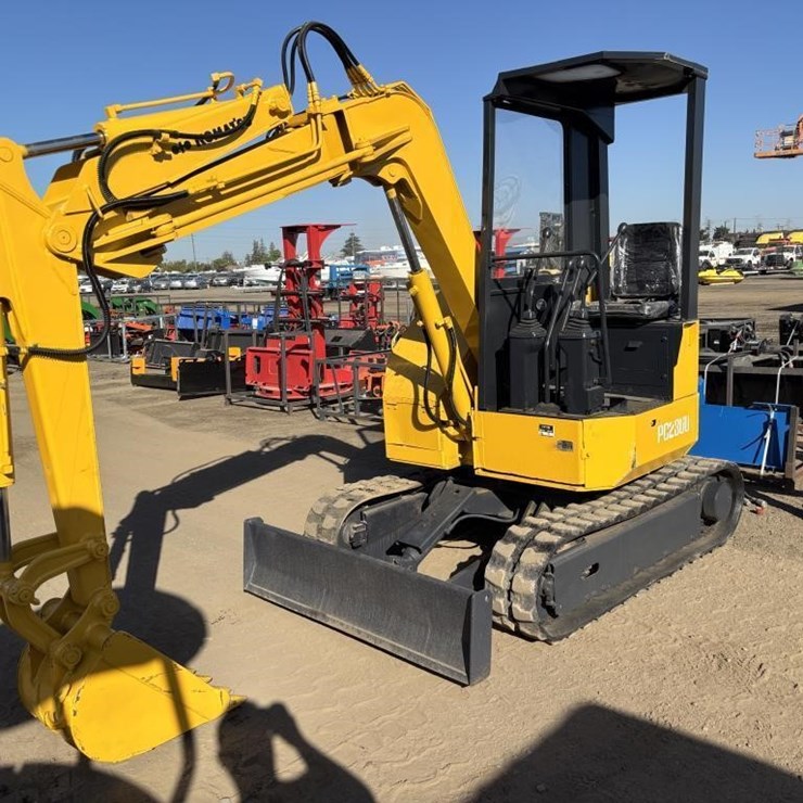 KOMATSU PC28UU