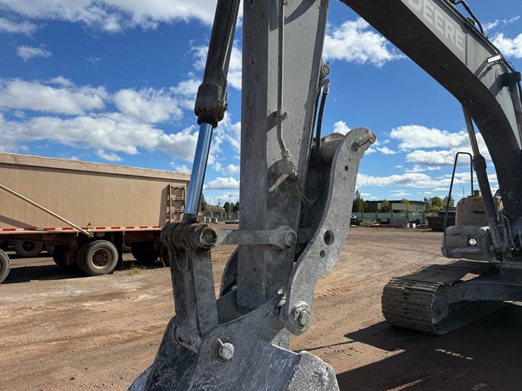 deere-210g-lc-image-10