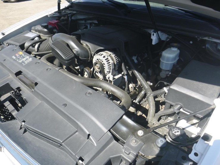 2014-chevrolet-suburban-image-11