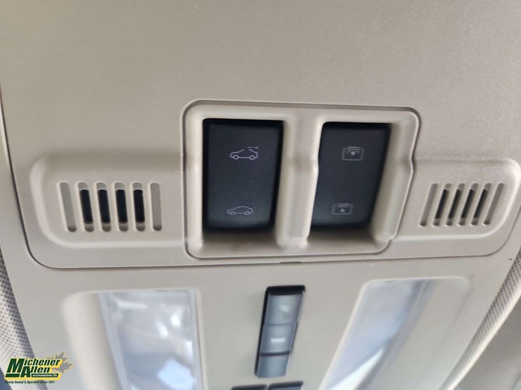 2010-cadillac-srx-image-12
