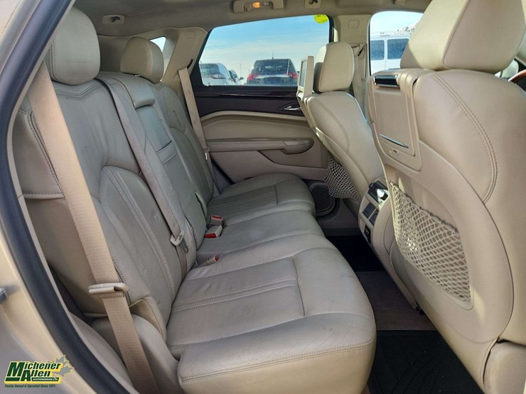 2010-cadillac-srx-image-37