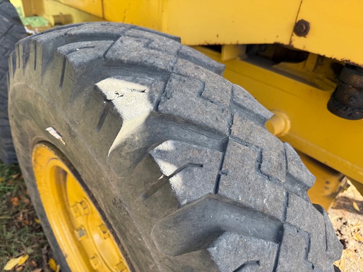 #3534-•-komatsu-gd305a-motor-grader-image-105