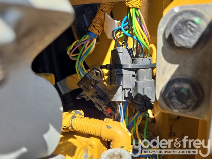 2021-caterpillar-d4-lgp-image-53