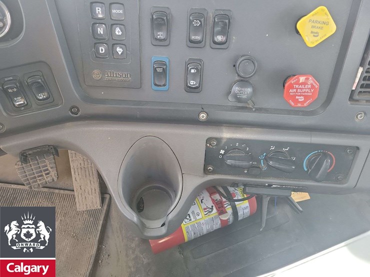 2016-freightliner-114sd-image-20