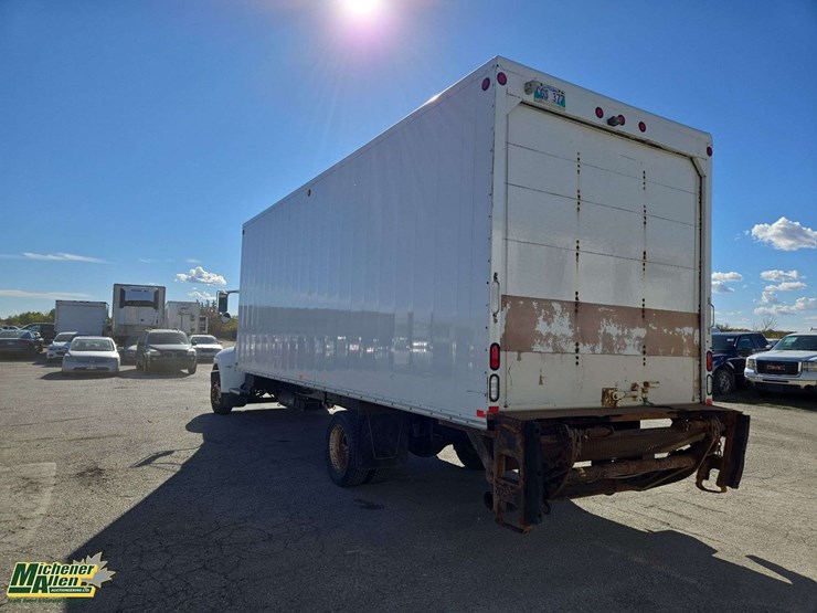 2014-peterbilt-325-image-3
