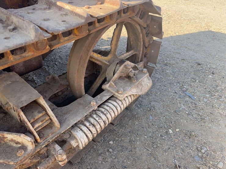 caterpillar-fifteen-image-14