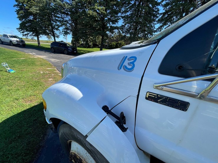 2013-ford-f750-image-12