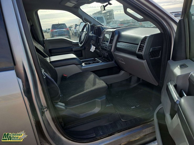2022-ford-f250-image-32