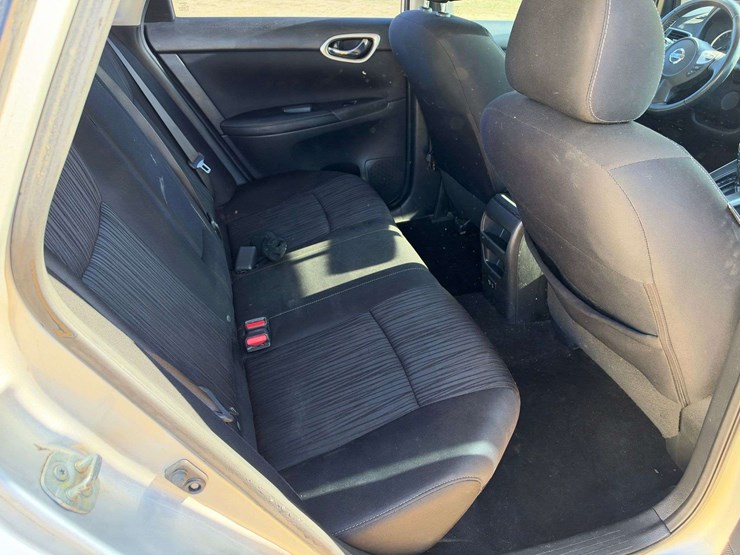 2019-nissan-sentra-4-door-sedan-(127,858-miles)-image-16
