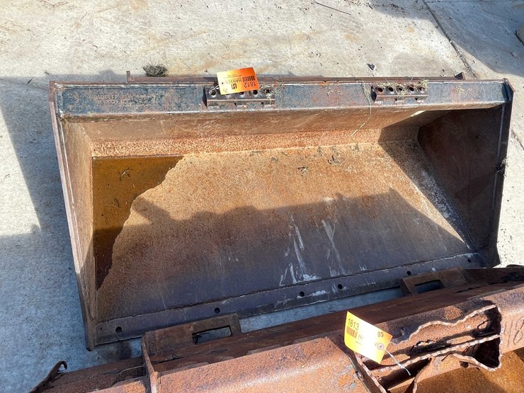 #1812-•-skid-steer-straight-edge-bucket-image-4