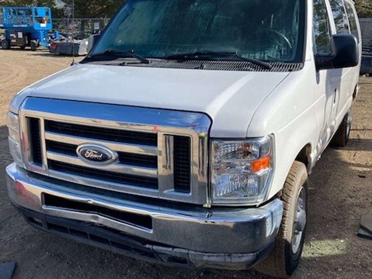 2012-ford-e350-image-1