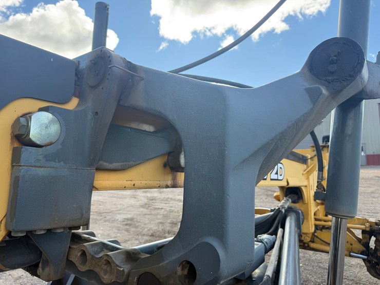 deere-672d-image-38