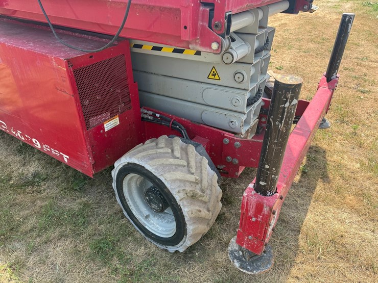 #2085-•-2016-mec-4096-ert-scissor-lift-image-9
