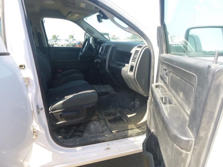 2016-dodge-1500-image-17