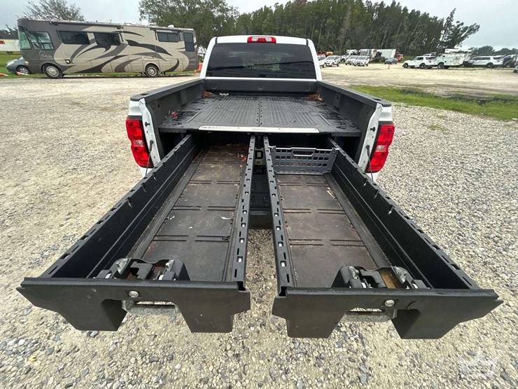 2018-chevrolet-silverado-1500-image-23