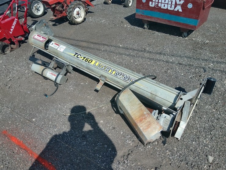 truckcraft-tc-160-lightning-salt-spreader-image-1