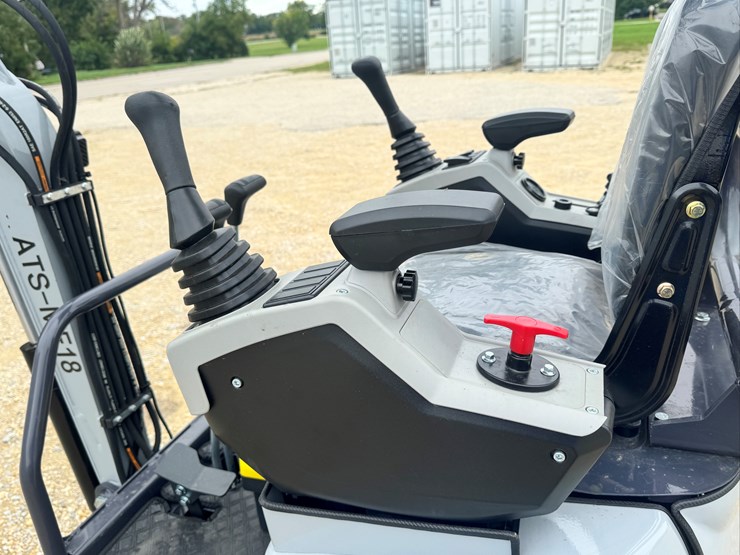 unused-2026-me18-mini-excavator-image-8