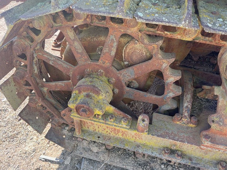 caterpillar-thirty-image-9