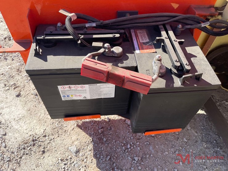 2015-jlg-1230es-image-14