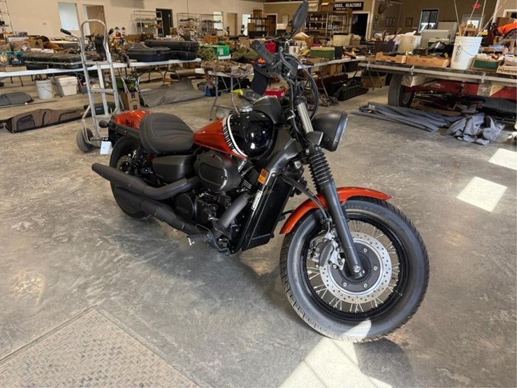 2025-honda-shadow-phantom-abs-motorcycle-image-2