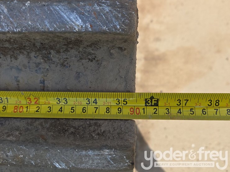 2019-caterpillar-352-image-23