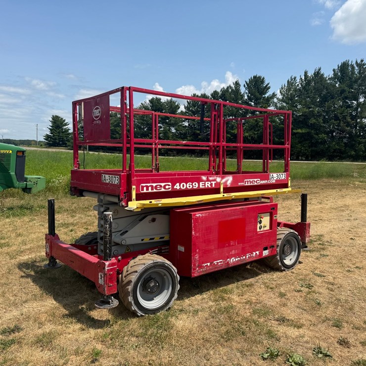 #2085 • 2016 MEC 4096 ERT Scissor Lift