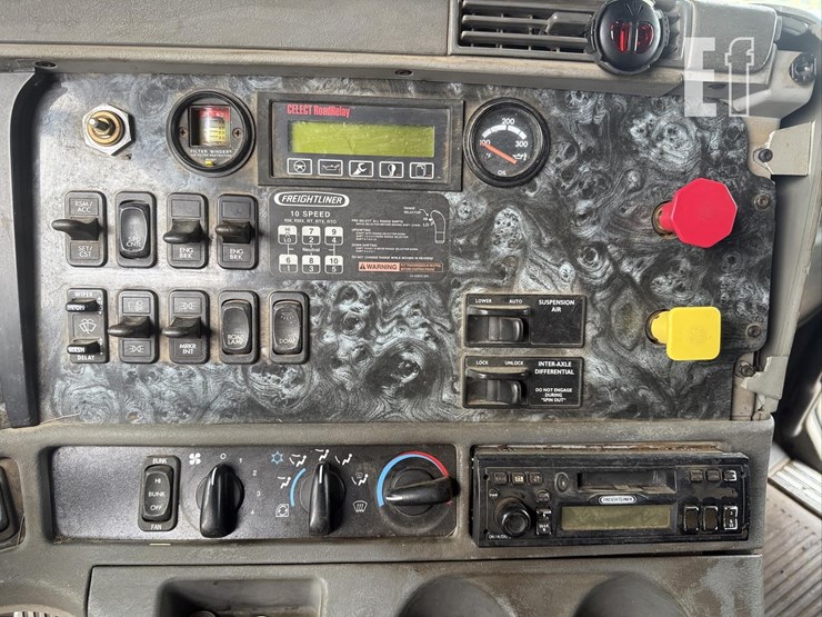 2002-freightliner-image-40