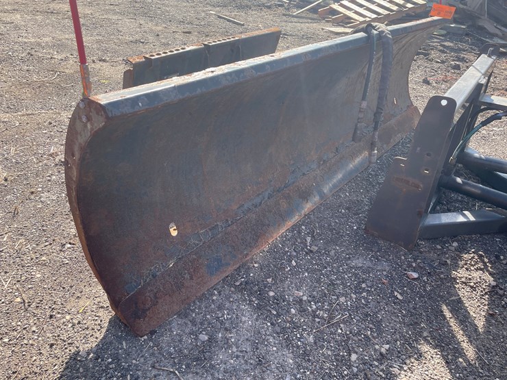 #3169-•-bobcat-universal-mount-hydraulic-angle-plow-image-7
