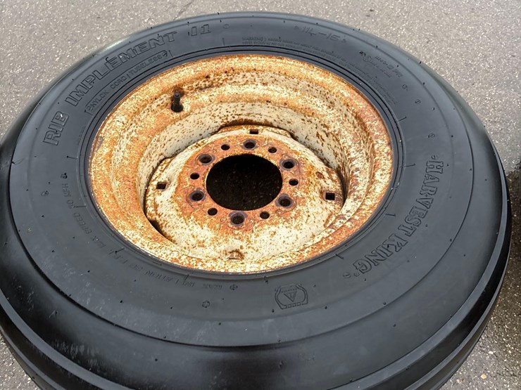 3--11l-15-implement-tires-and-rims-image-12
