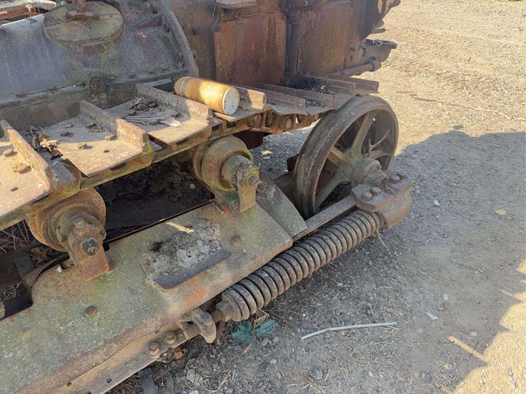 caterpillar-thirty-image-9