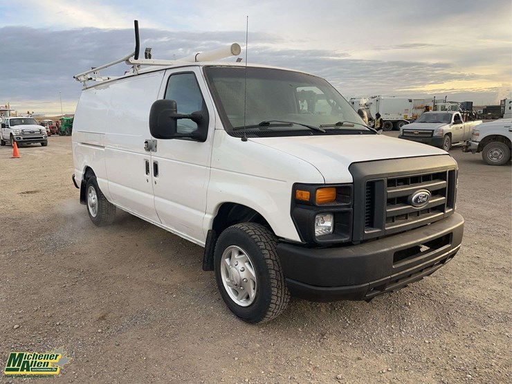 2014-ford-cargo-image-2