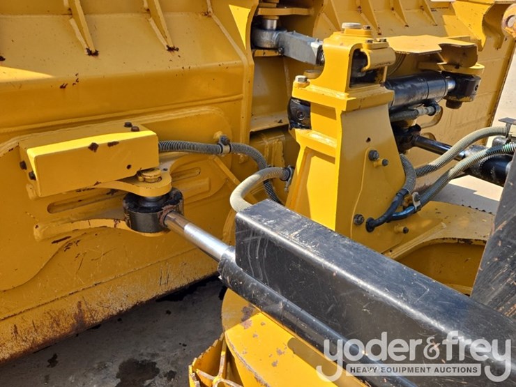 2021-caterpillar-d4-lgp-image-27