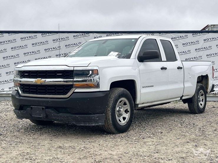 2018-chevrolet-silverado-1500-image-1
