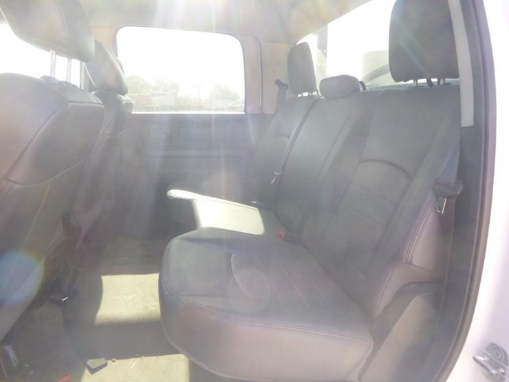 2015-dodge-2500-image-14