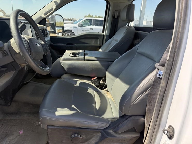 2024-ford-f350-xl-image-30