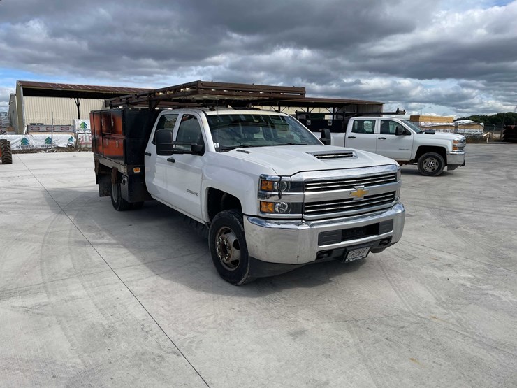 2018-chevrolet-3500-image-3