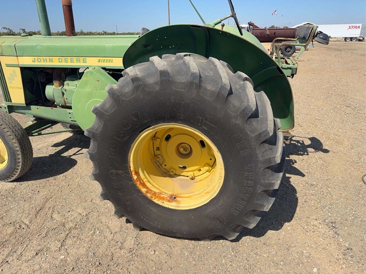 john-deere-820-image-15