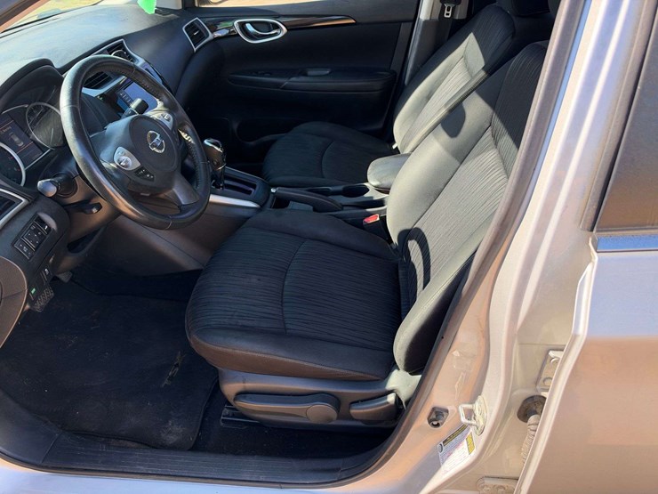 2019-nissan-sentra-4-door-sedan-(127,858-miles)-image-10