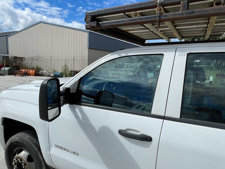 2018-chevrolet-3500-image-15