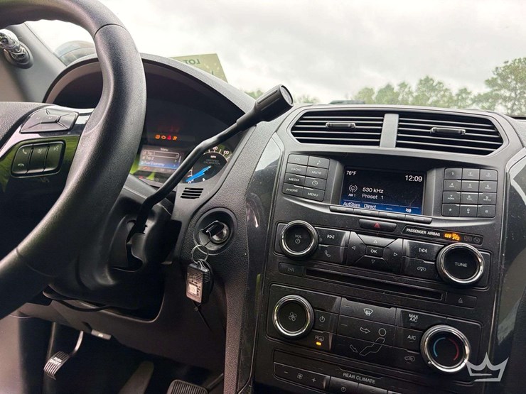 2018-ford-explorer-image-16